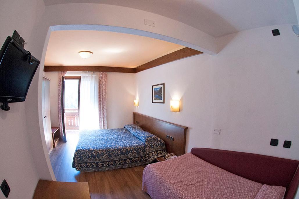 Hotel Carlone Breguzzo Luaran gambar