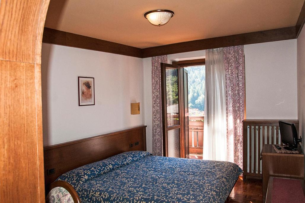 Hotel Carlone Breguzzo Luaran gambar