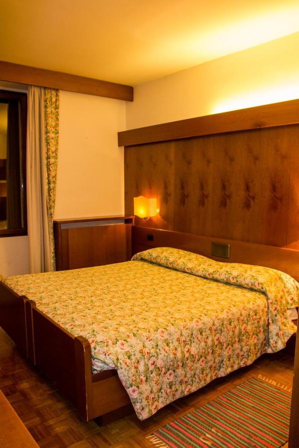 Hotel Carlone Breguzzo Luaran gambar