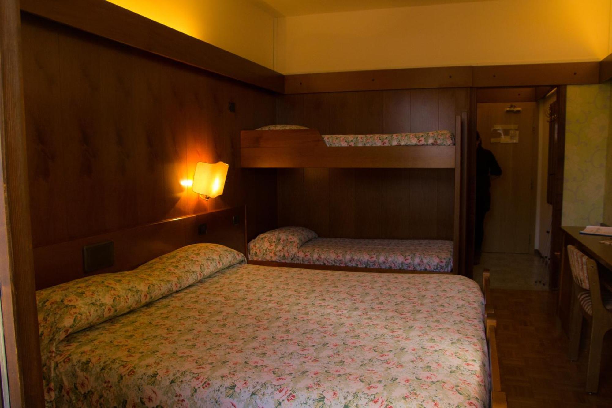 Hotel Carlone Breguzzo Bilik gambar